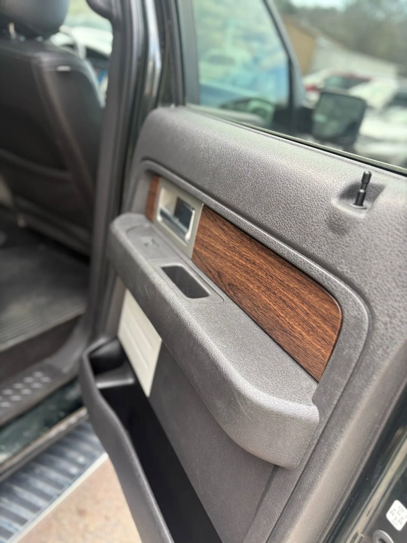 Used 2014 Ford F150 Lariat w/ Equipment Group 502A Luxury image 32