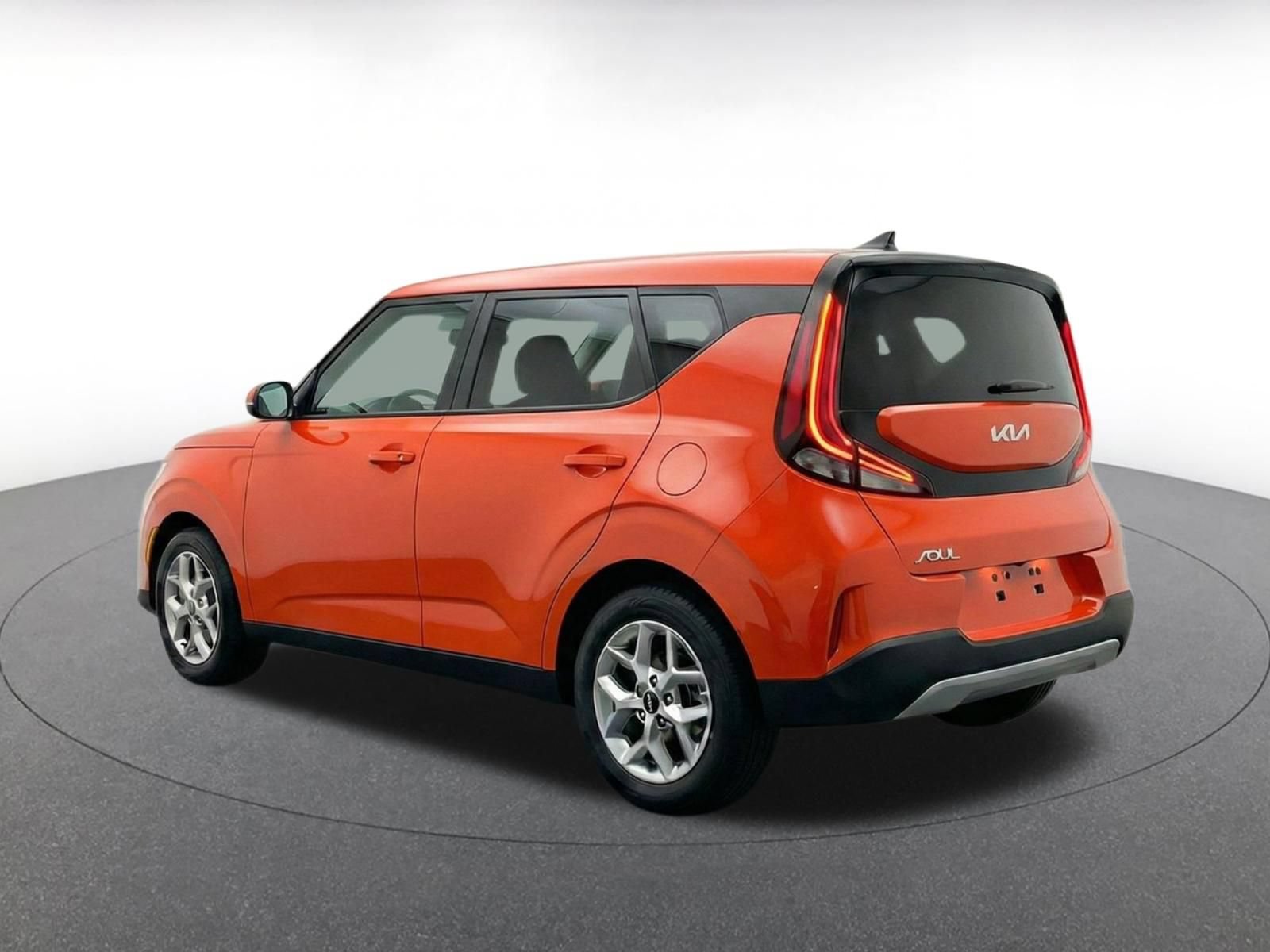 Used 2025 Kia Soul LX w/ LX Technology Package FWD image 7