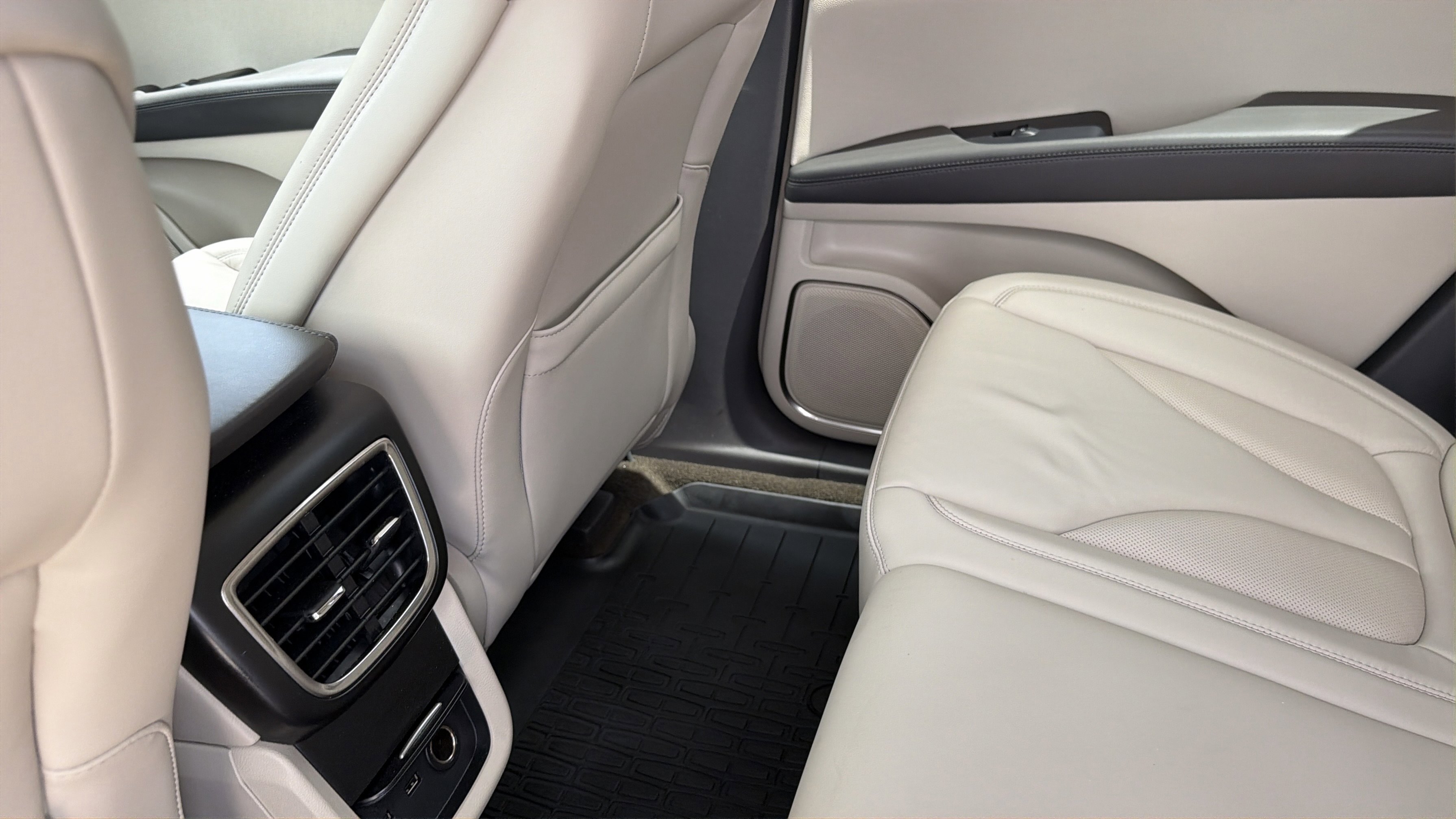 Used 2019 Lincoln Nautilus Select image 14