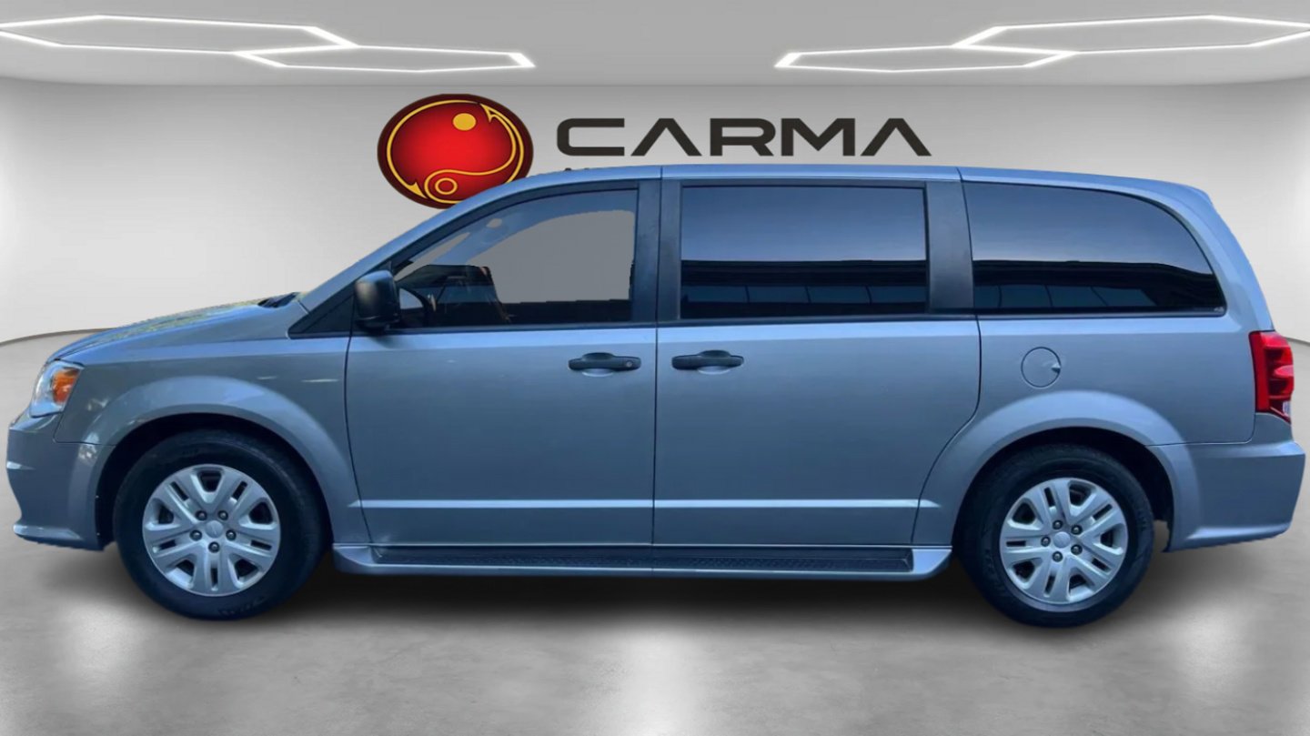 Used 2019 Dodge Grand Caravan SE w/ UConnect Hands-Free Group FWD image 2