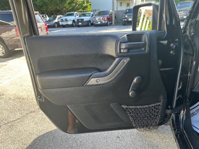 Used 2017 Jeep Wrangler Unlimited Sport w/ Connectivity Group image 15