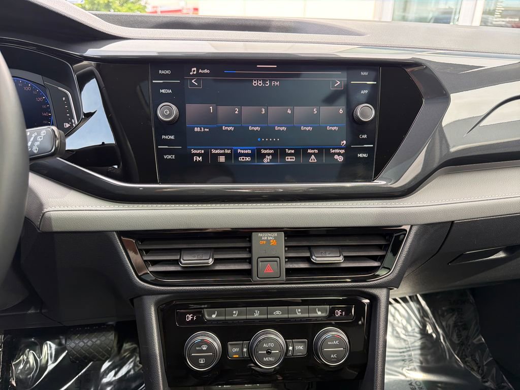 Certified 2024 Volkswagen Taos SEL AWD/4WD image 20