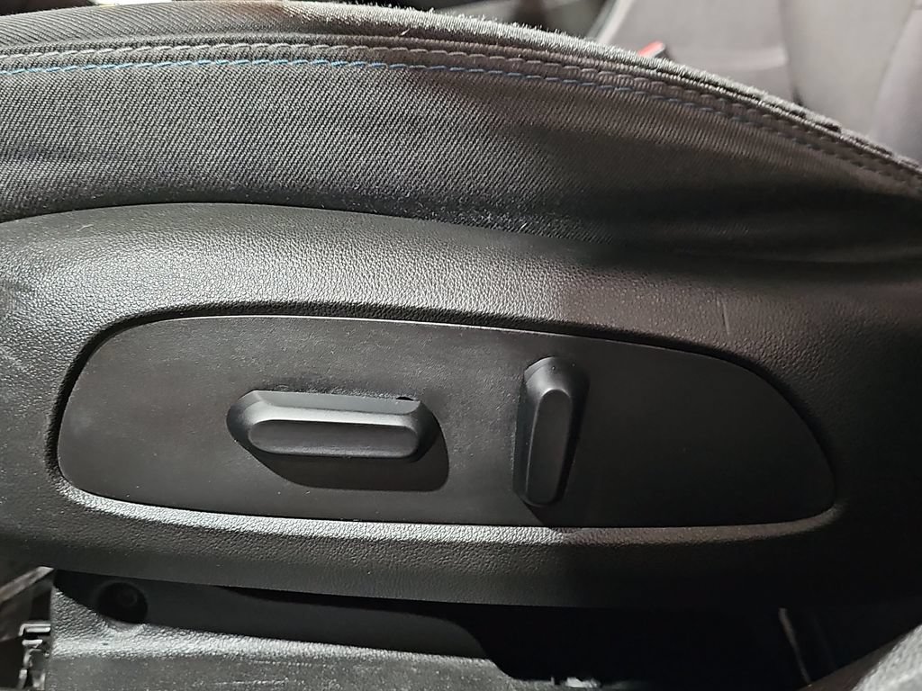 Certified 2018 Chevrolet Cruze LT w/ LT Convenience Package FWD image 32