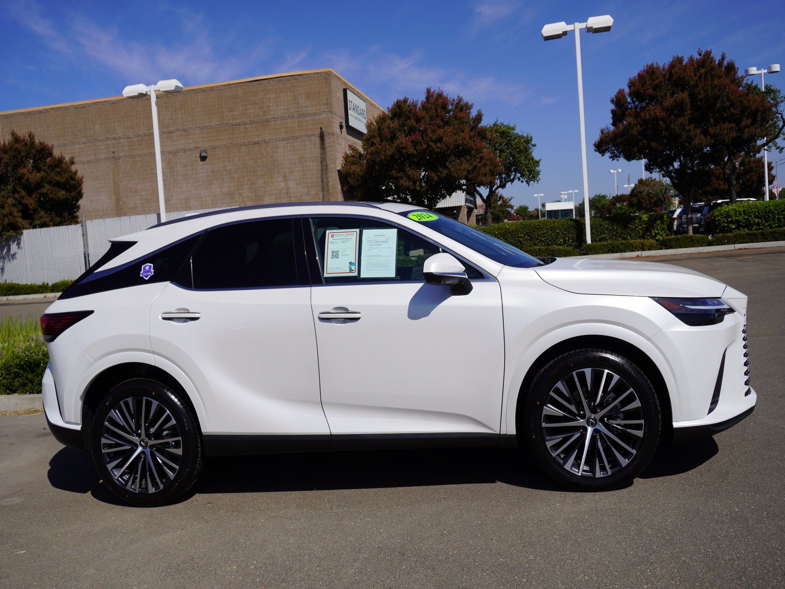 Used 2024 Lexus RX 350 Premium Plus w/ Cold Area Package FWD image 4