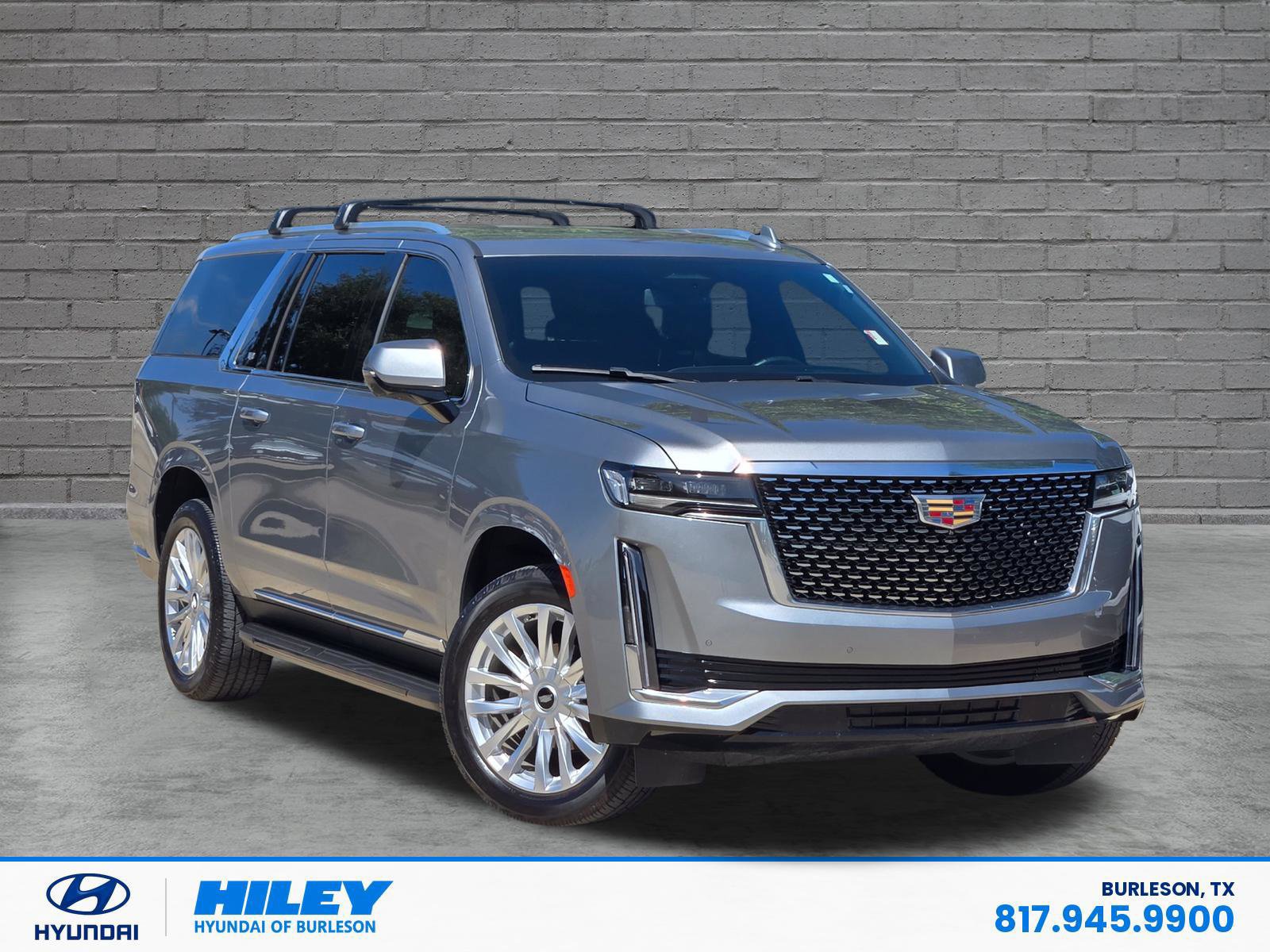 Used 2023 Cadillac Escalade ESV Luxury RWD image 2