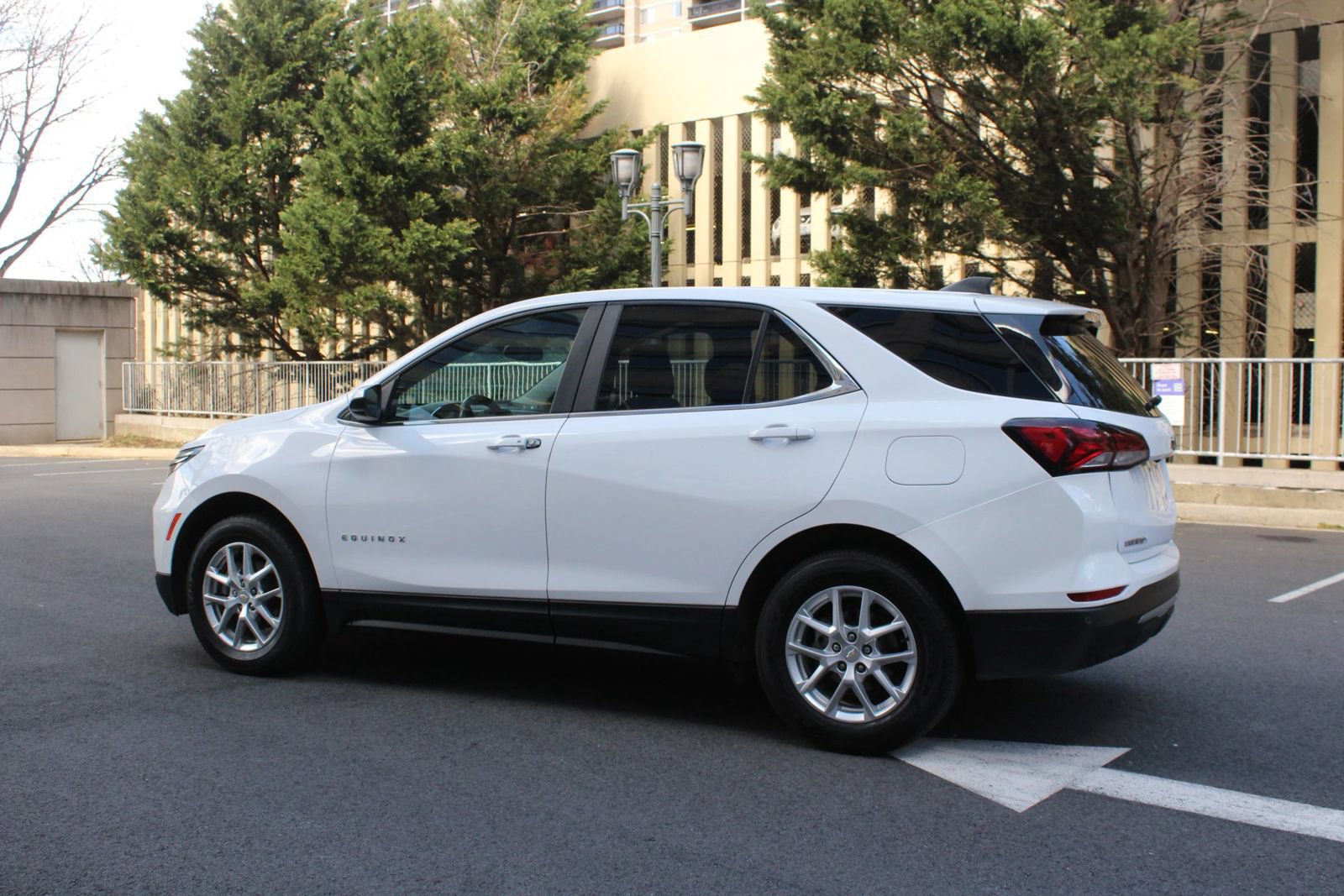 Used 2022 Chevrolet Equinox LT AWD/4WD image 9