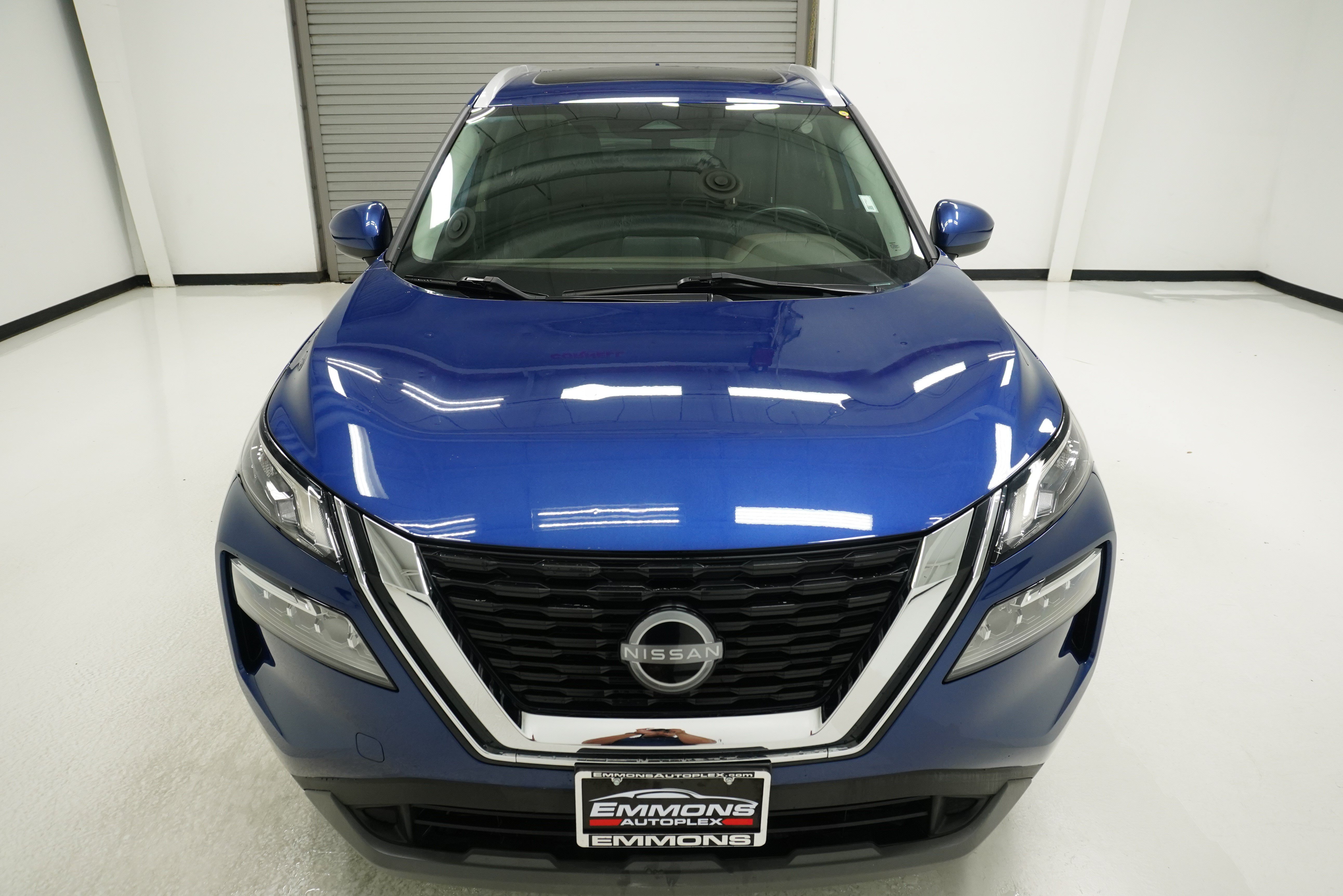 Used 2023 Nissan Rogue SV w/ SV Premium B Package FWD image 2