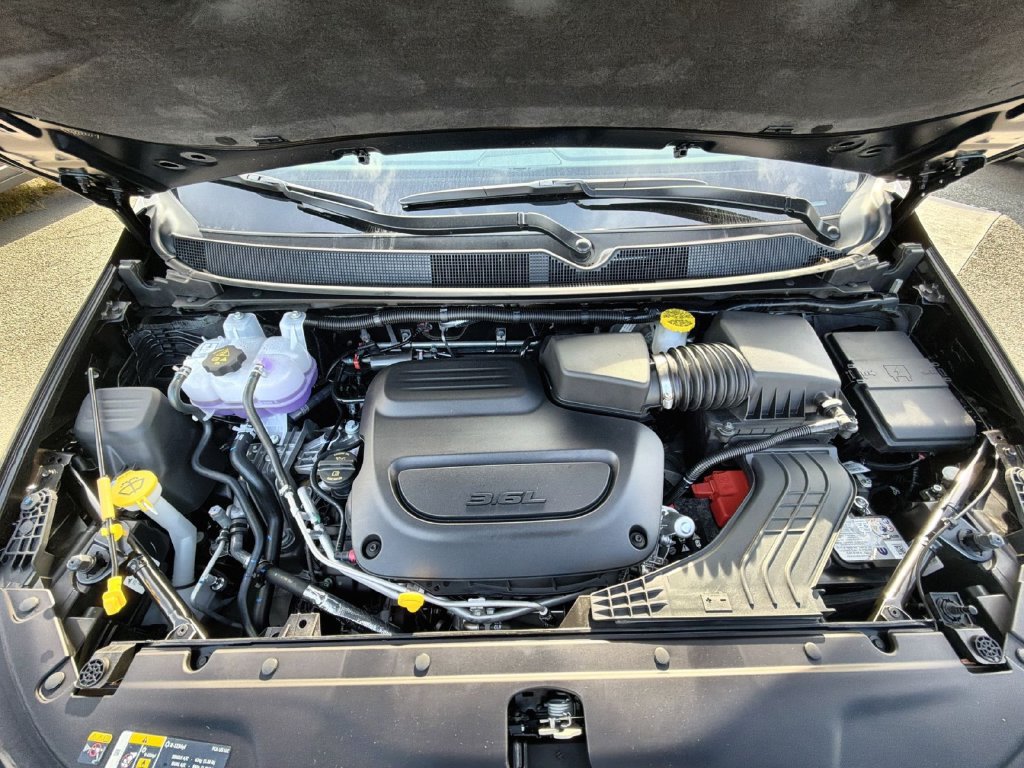 Used 2026 Chrysler Pacifica Pinnacle FWD image 29
