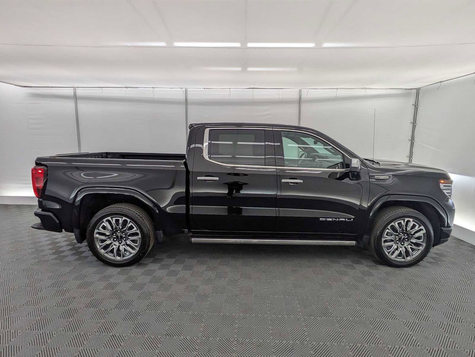 Used 2024 GMC Sierra 1500 Denali Ultimate AWD/4WD image 7