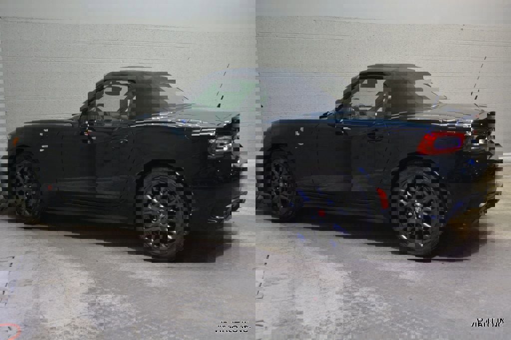 Used 2017 FIAT 124 Spider Abarth RWD image 25