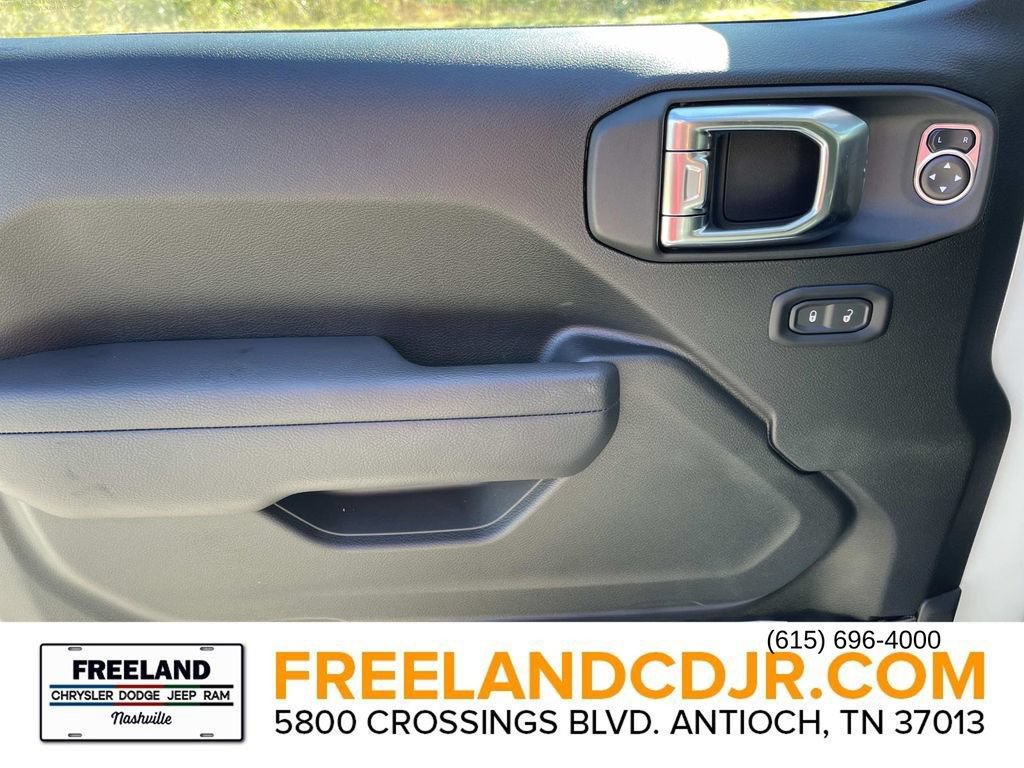 New 2025 Jeep Gladiator Rubicon w/ Convenience Group AWD/4WD image 17