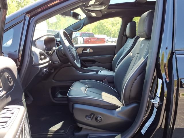 New 2027 Chrysler Pacifica Limited FWD image 13