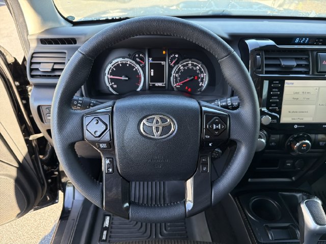 Used 2022 Toyota 4Runner TRD Off-Road AWD/4WD image 25