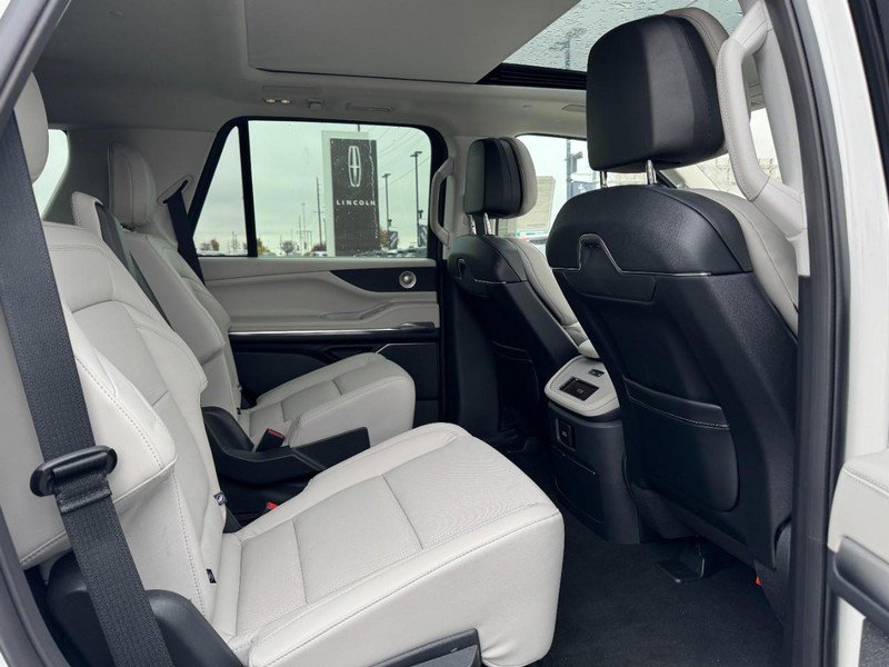 New 2025 Lincoln Navigator Reserve image 13