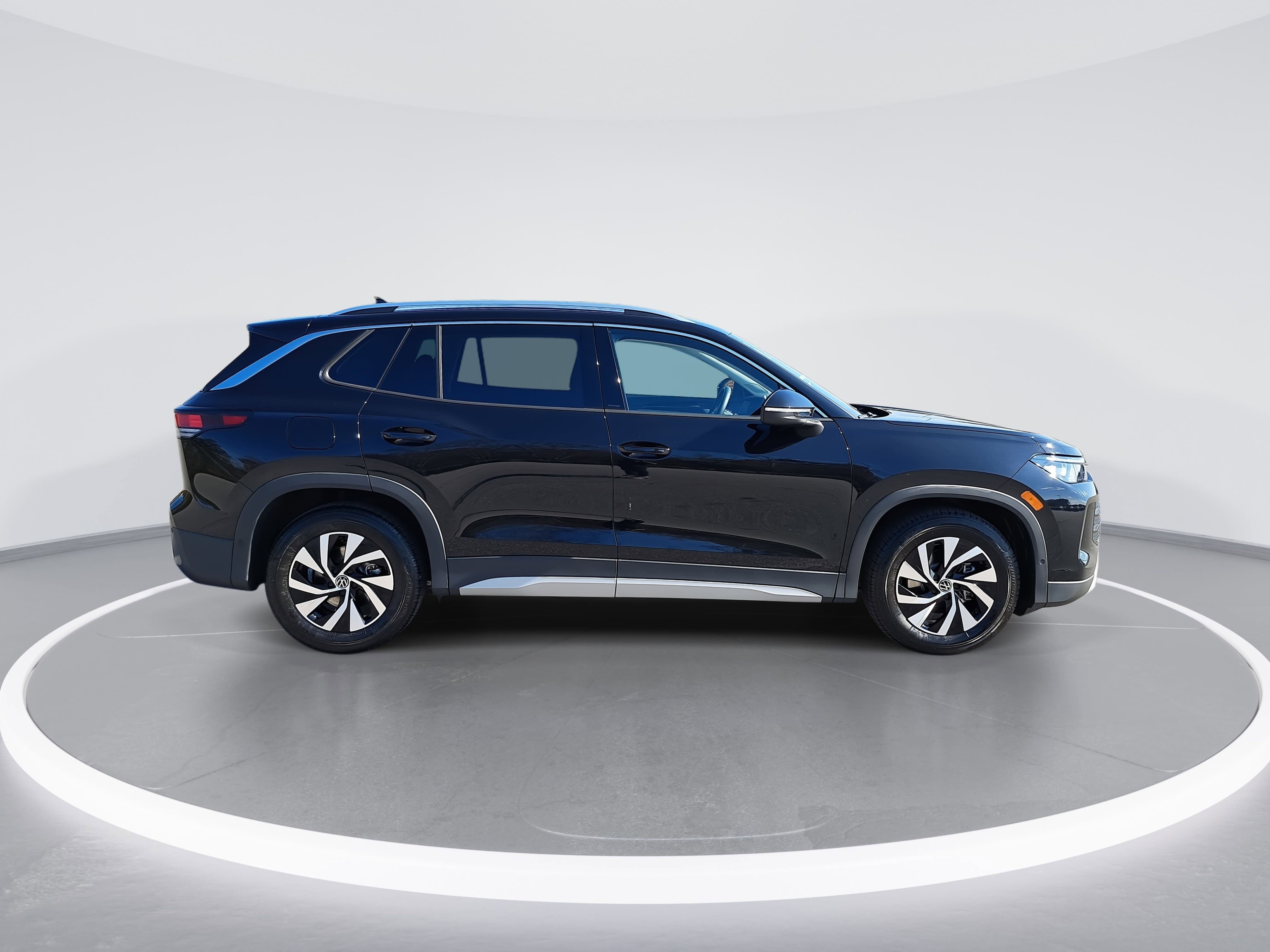 New 2026 Volkswagen Tiguan S FWD image 2