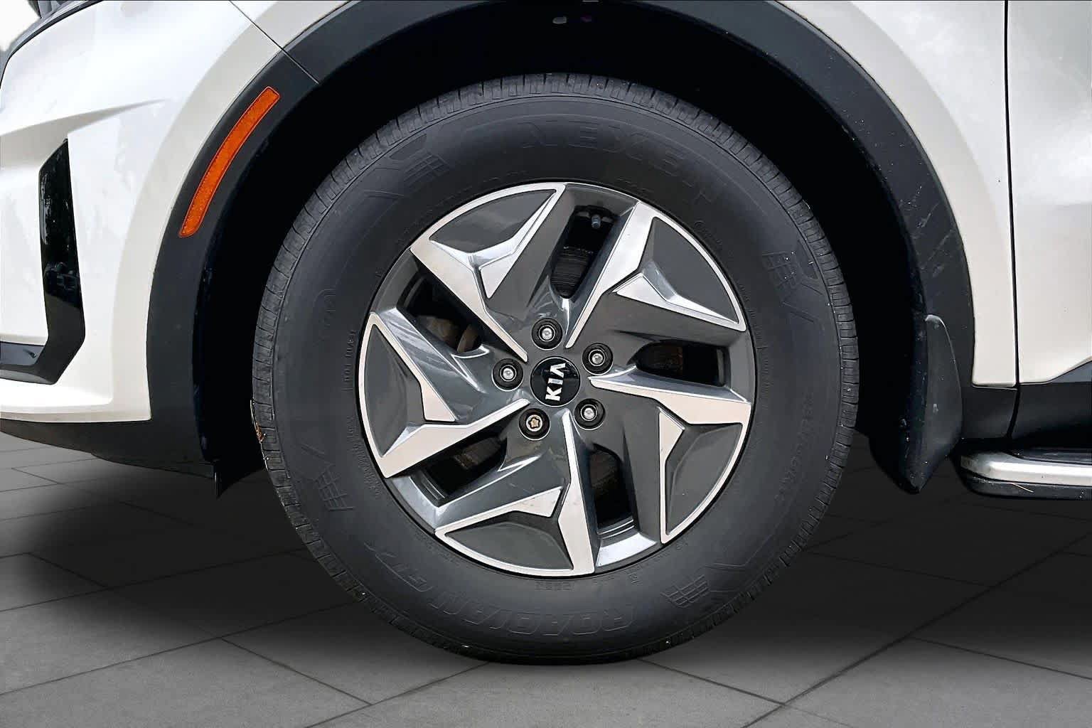 Used 2021 Kia Sorento EX FWD image 11