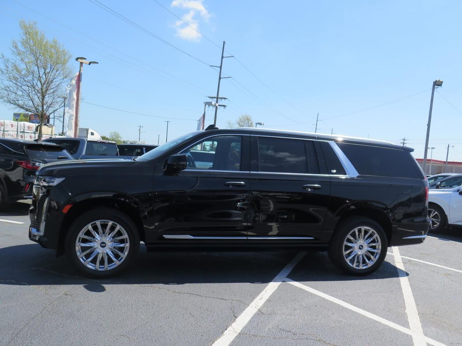 Used 2021 Cadillac Escalade ESV Premium Luxury w/ Driver Assist Tech Package AWD/4WD image 6