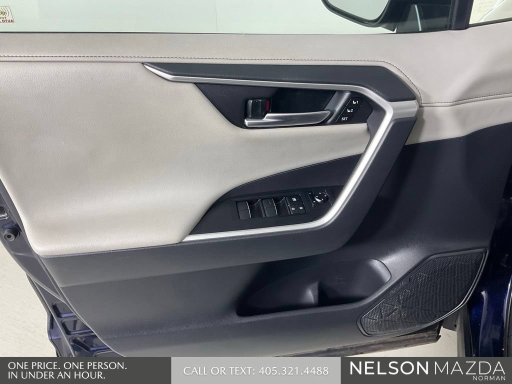 Used 2019 Toyota RAV4 Limited FWD image 17
