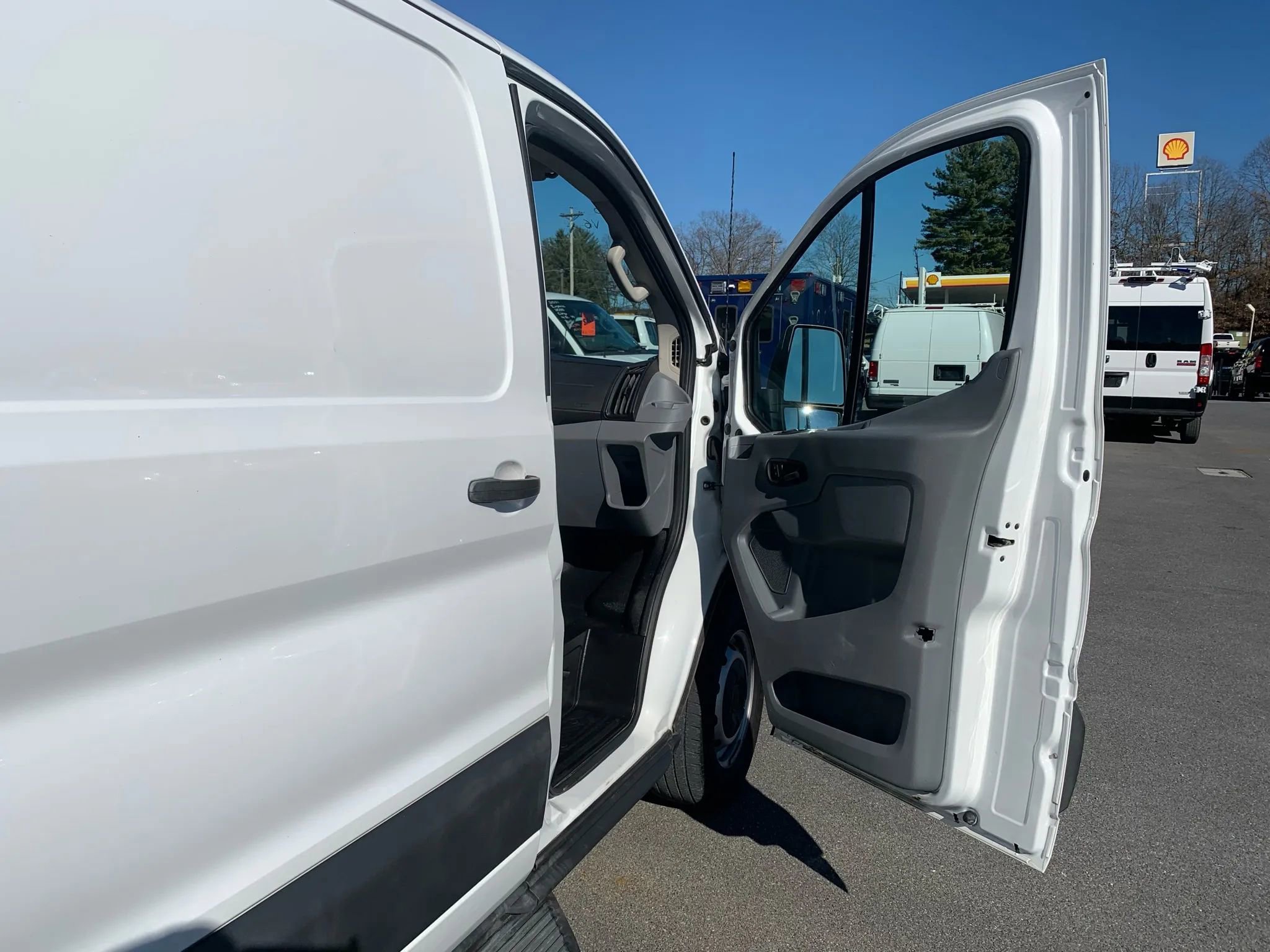 Used 2017 Ford Transit 250 148 Low Roof RWD image 21