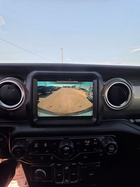Used 2021 Jeep Wrangler Unlimited Sahara w/ Uconnect 4C Nav & Sound Group AWD/4WD image 17