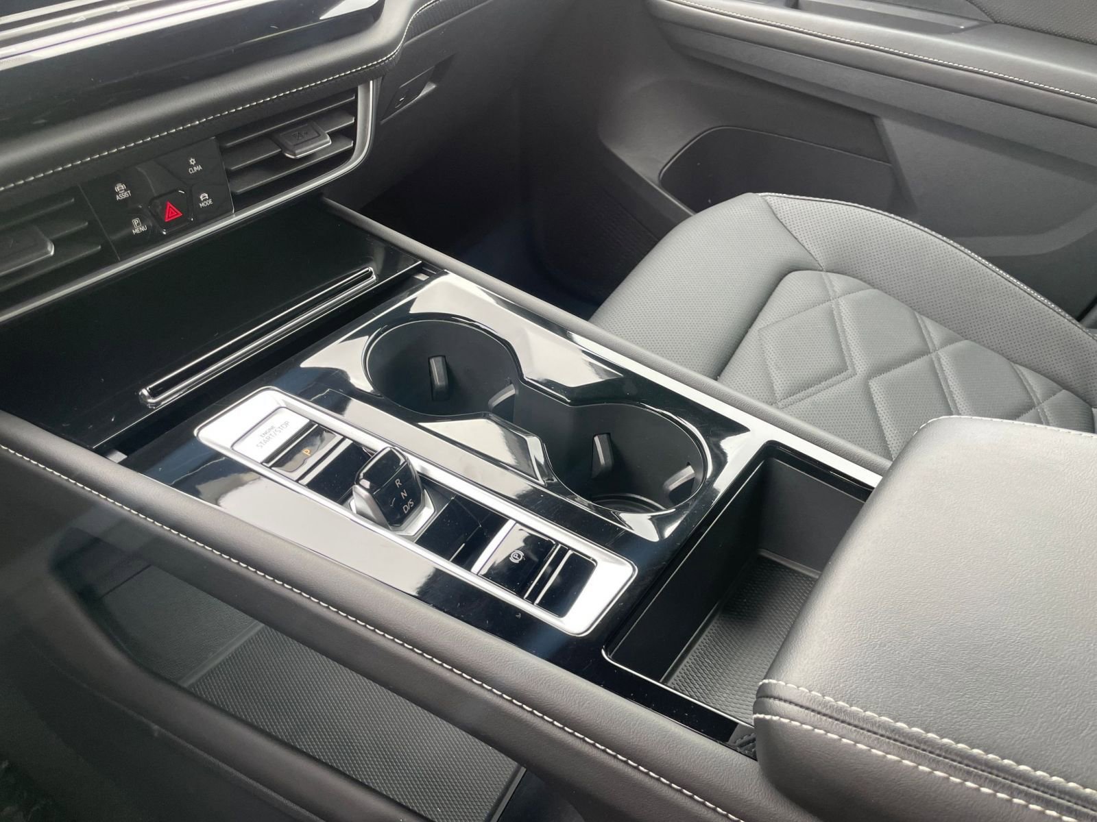 Used 2025 Volkswagen Atlas Cross Sport SE image 41