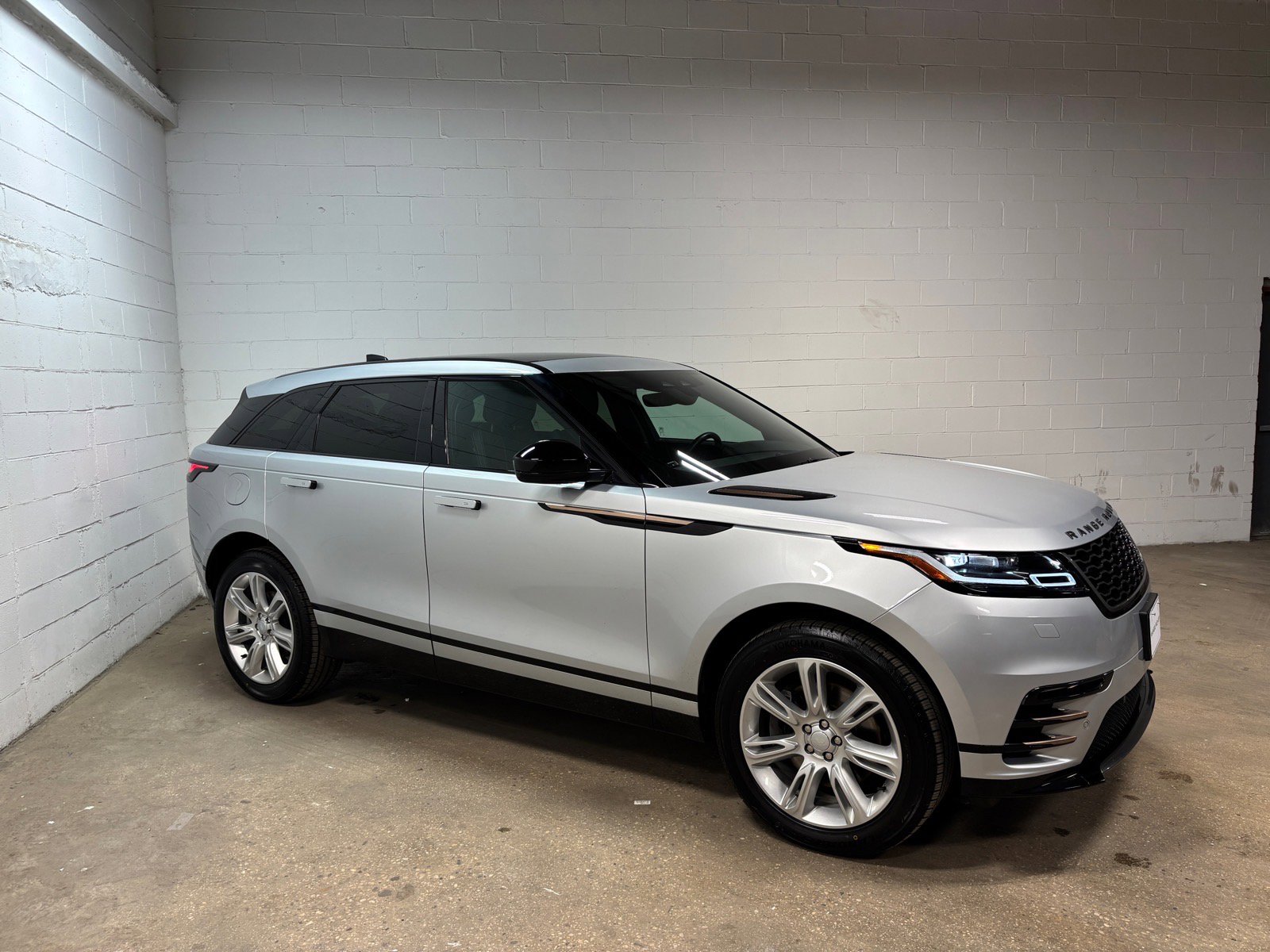 Used 2023 Land Rover Range Rover Velar R-Dynamic S AWD/4WD image 5