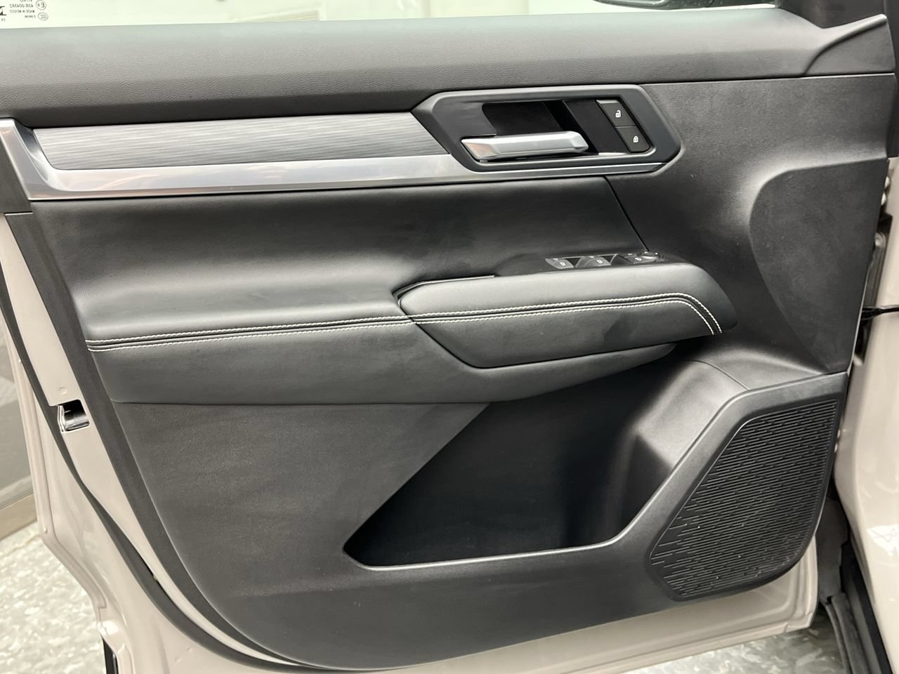 Certified 2025 GMC Terrain Elevation w/ Technology Package II AWD/4WD image 7