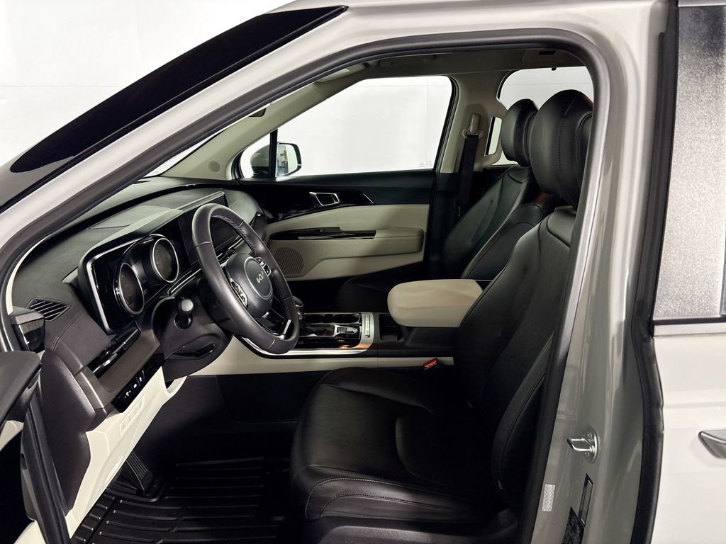 Certified 2024 Kia Carnival EX image 12
