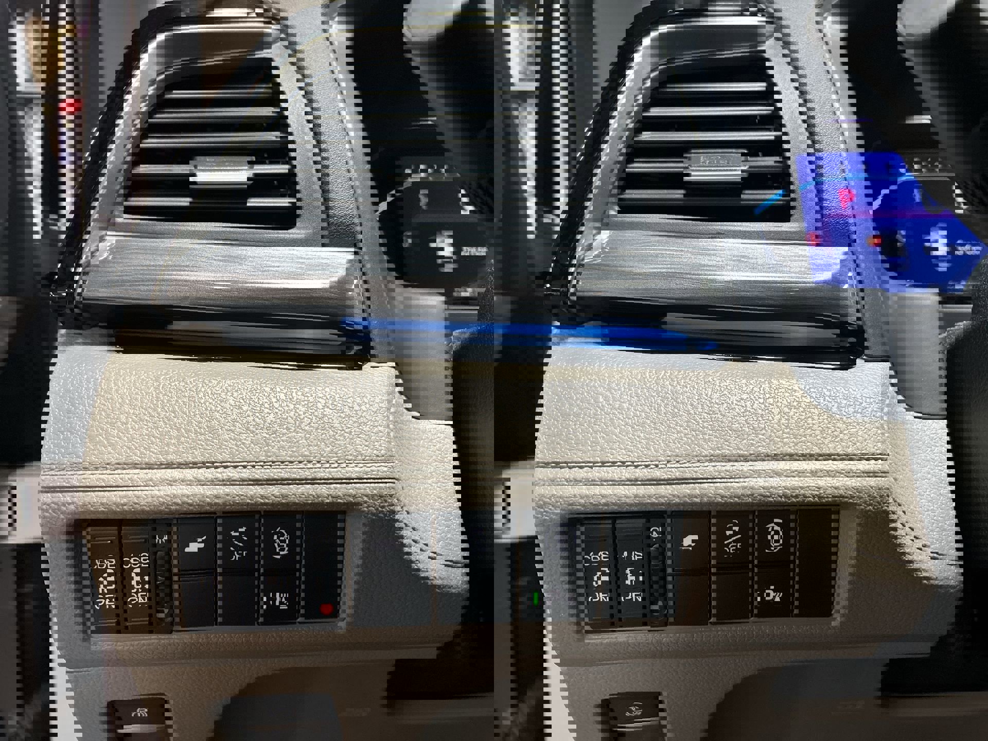 Used 2024 Honda Odyssey Elite image 19