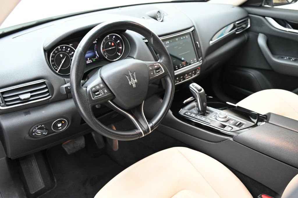 Used 2021 Maserati Levante AWD/4WD image 26