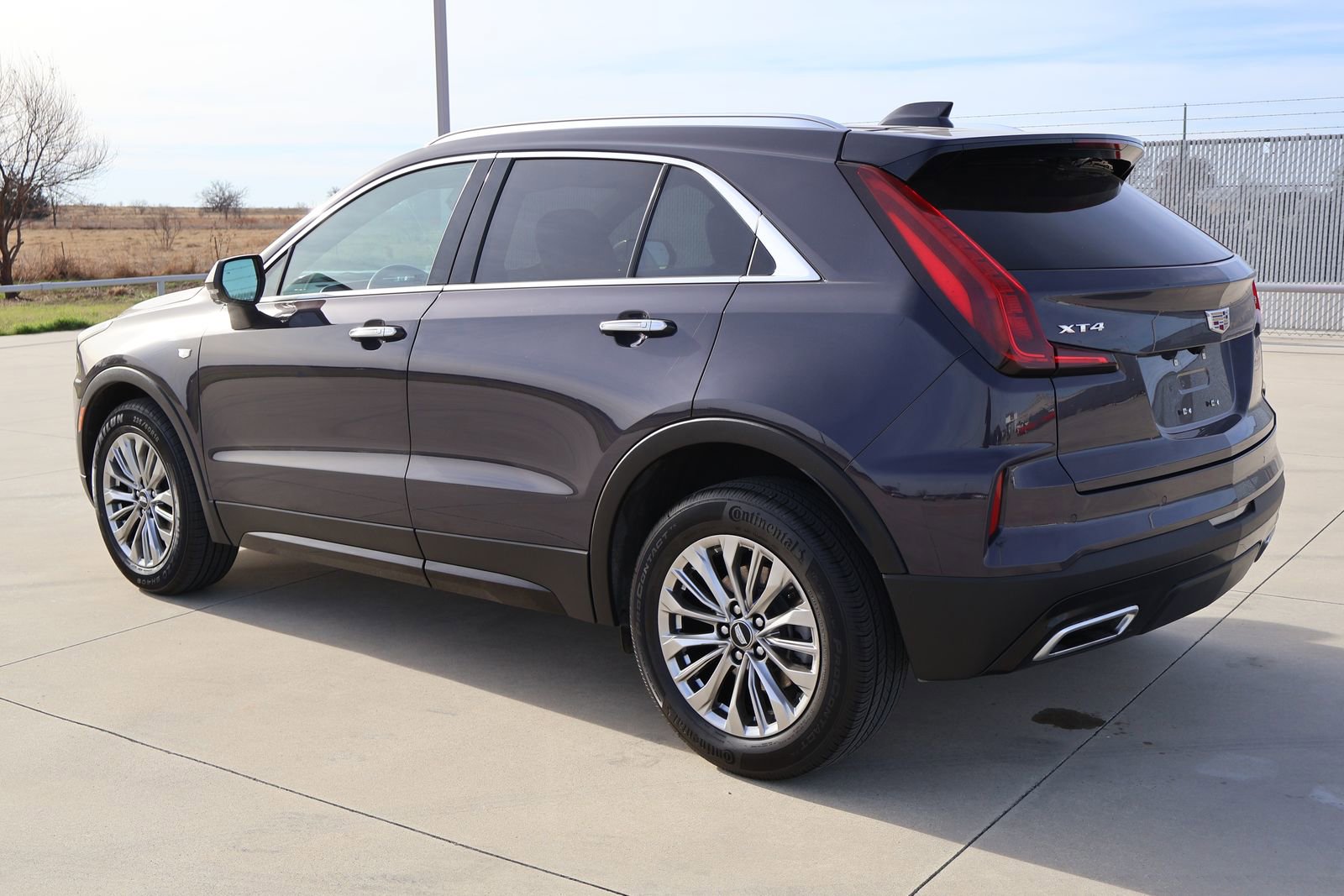 Used 2025 Cadillac XT4 Premium Luxury FWD image 9
