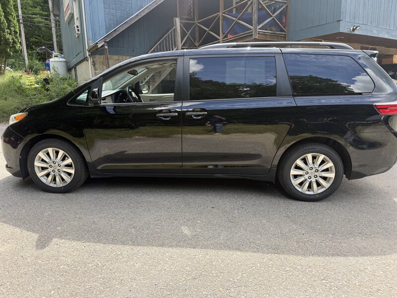 Used 2015 Toyota Sienna XLE w/ XLE Navigation Package AWD/4WD image 59