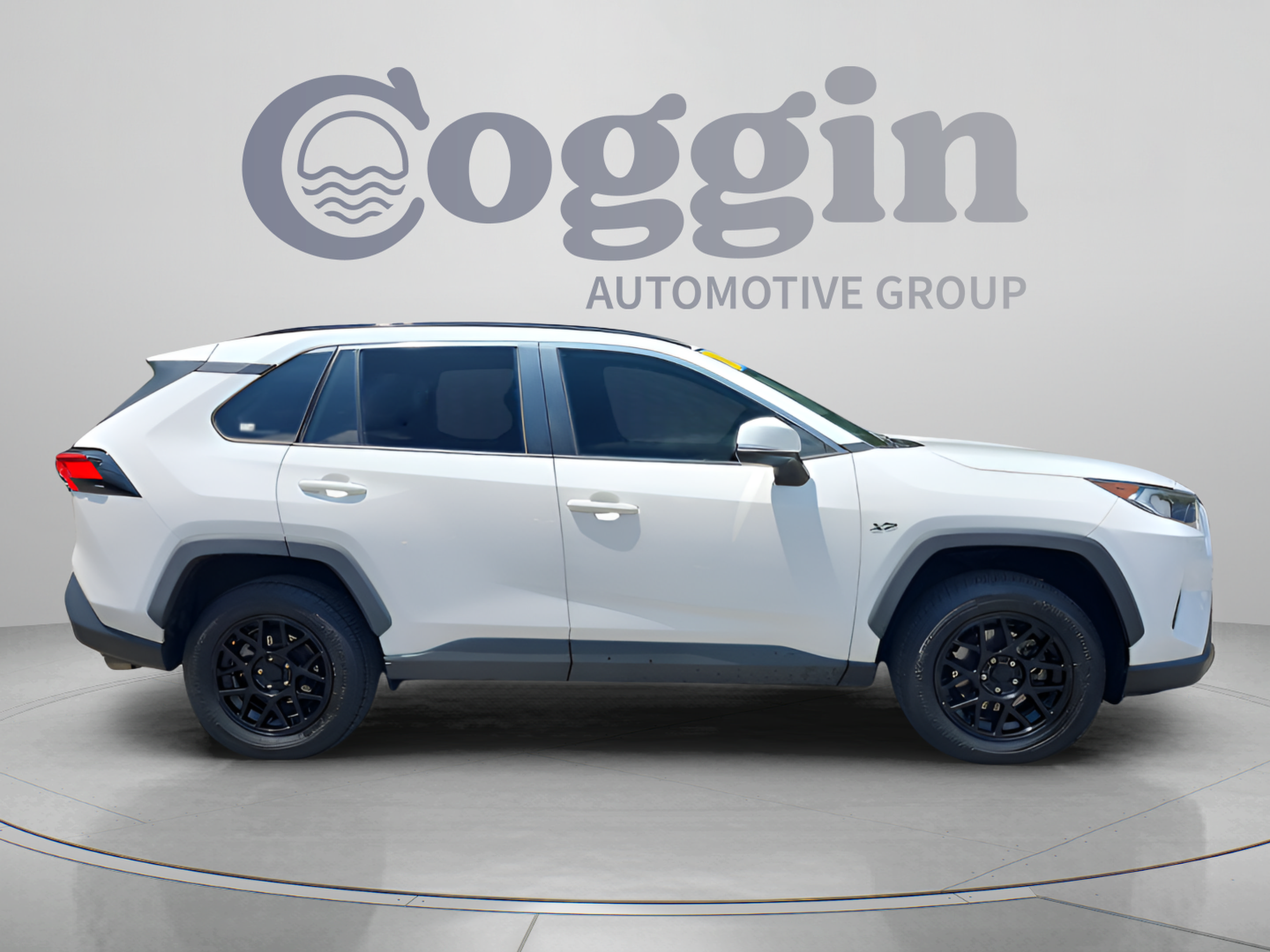 Used 2021 Toyota RAV4 XLE FWD image 6