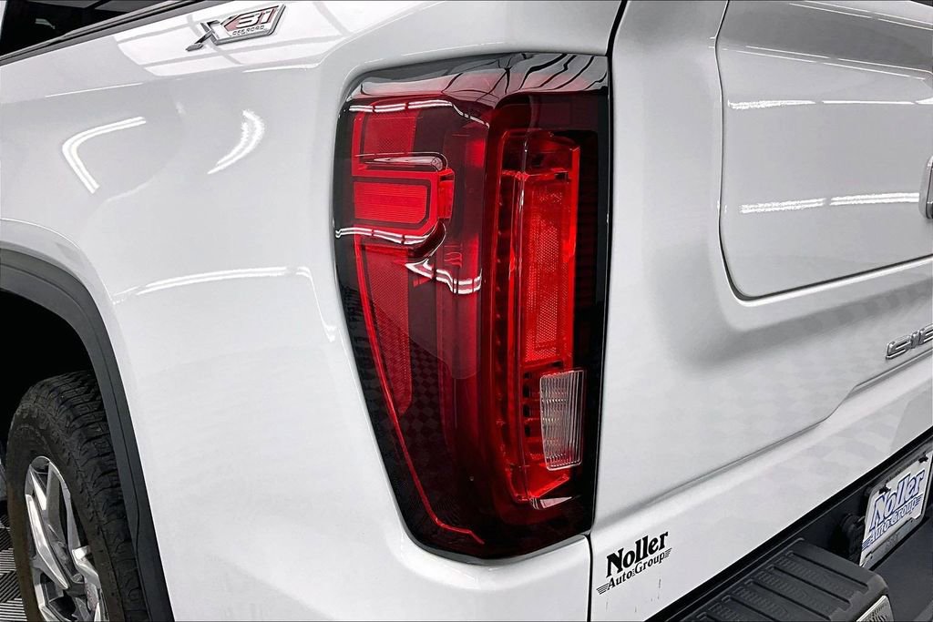 Used 2024 GMC Sierra 1500 SLT w/ SLT Premium Package AWD/4WD image 31