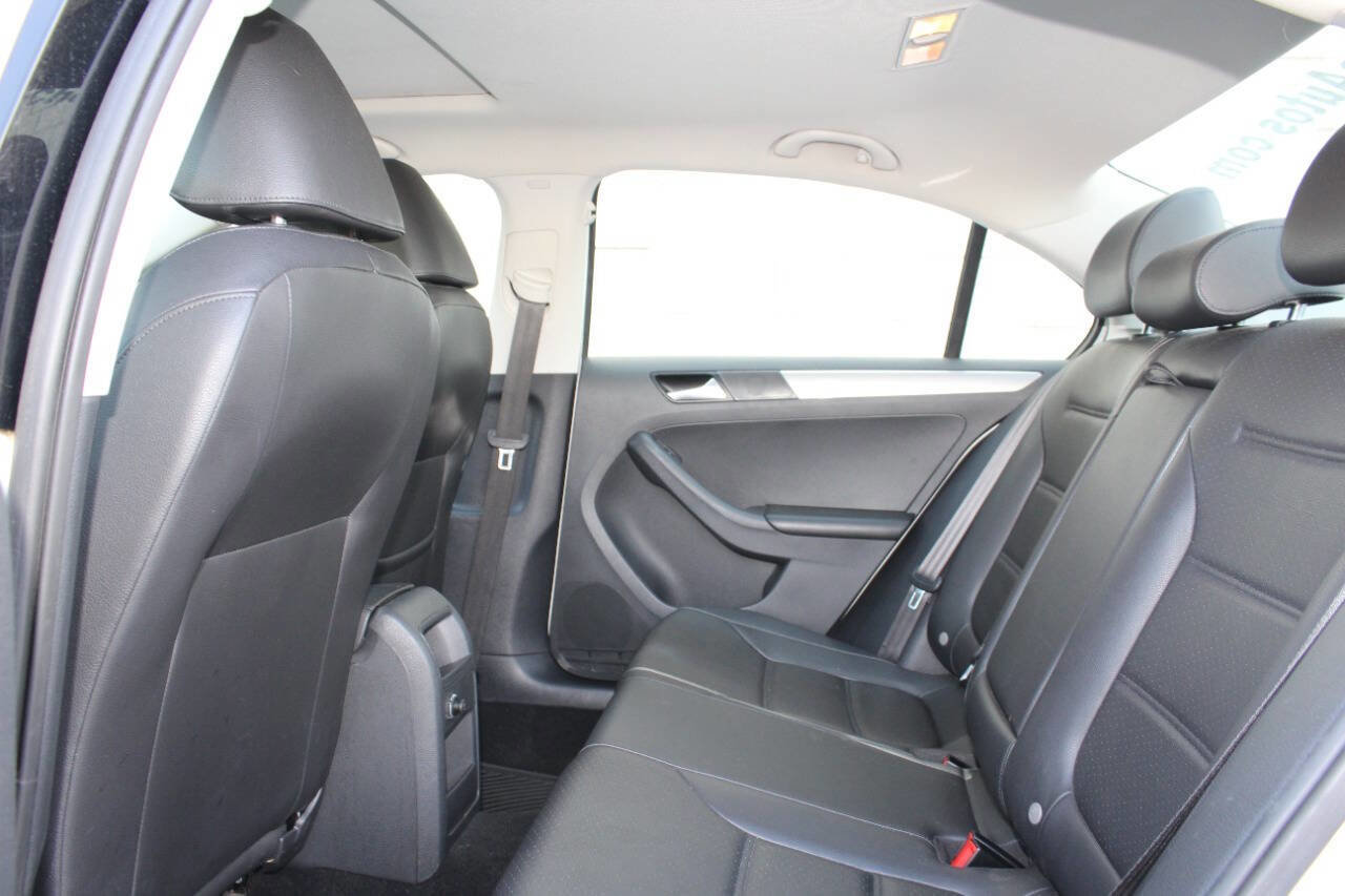 Used 2017 Volkswagen Jetta SE image 13