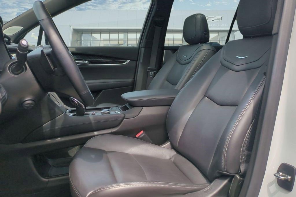 Certified 2023 Cadillac XT6 Premium Luxury image 13