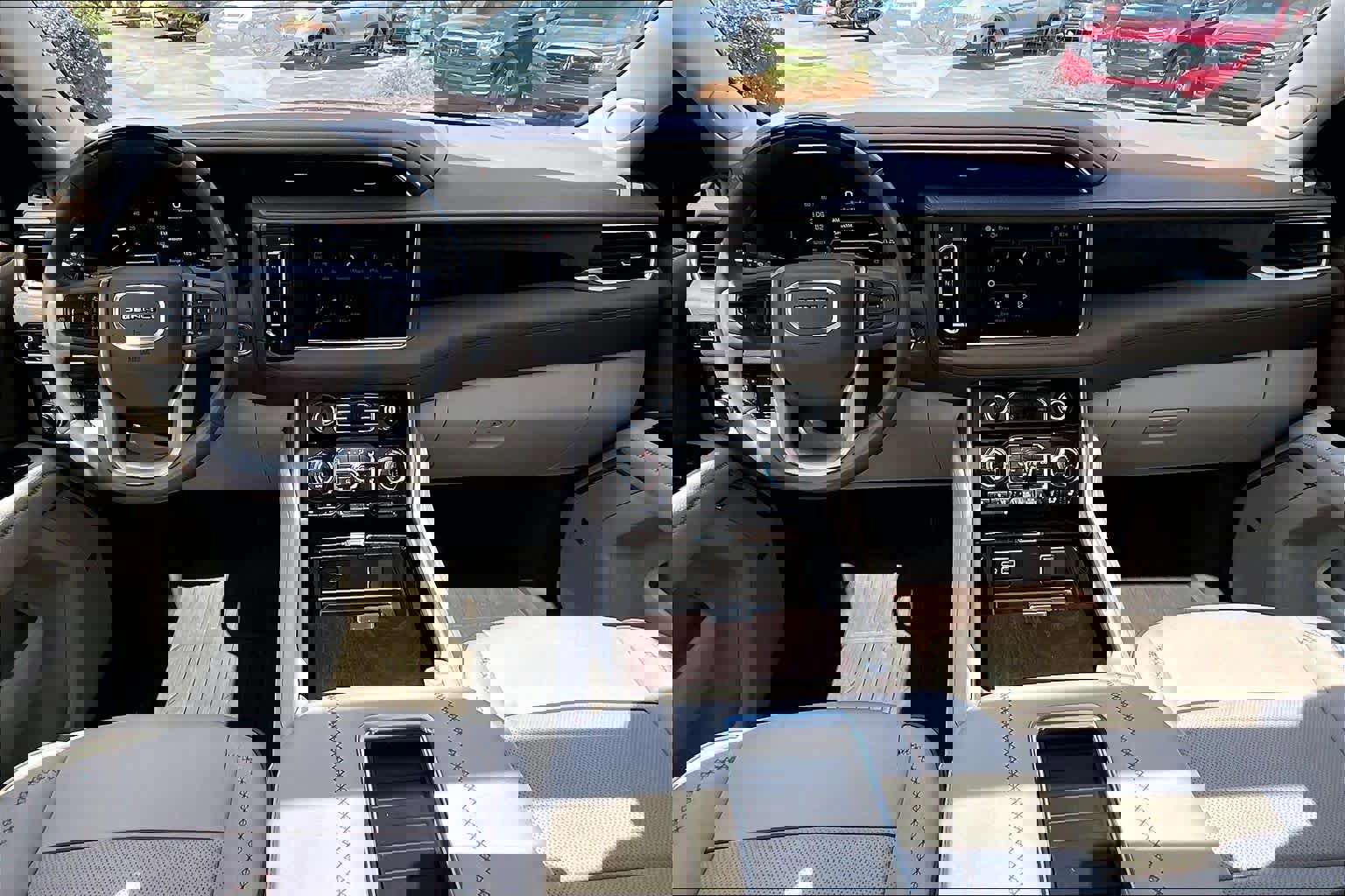 Used 2023 GMC Yukon Denali w/ Advanced Technology Package image 16