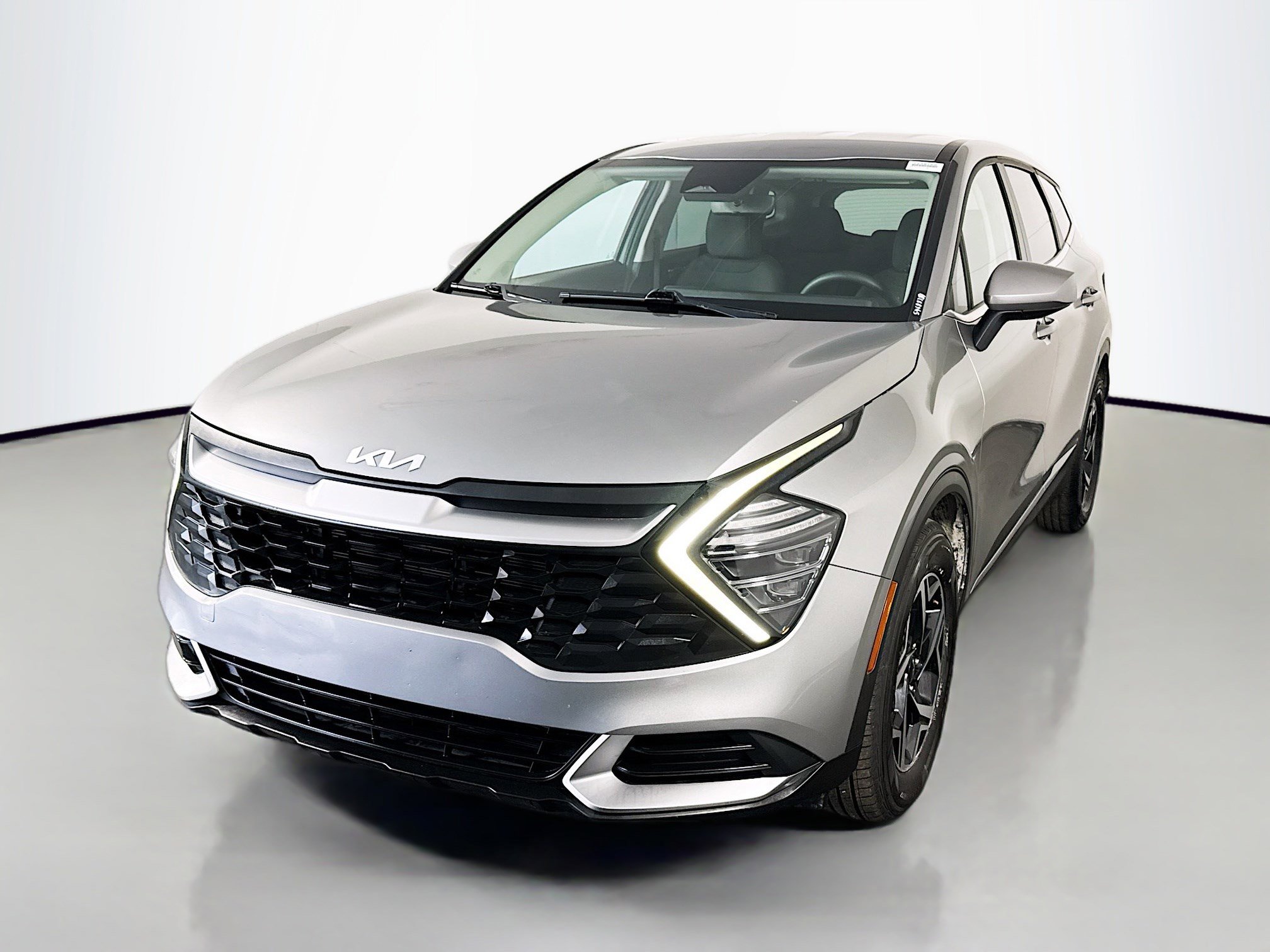 Used 2024 Kia Sportage LX image 4