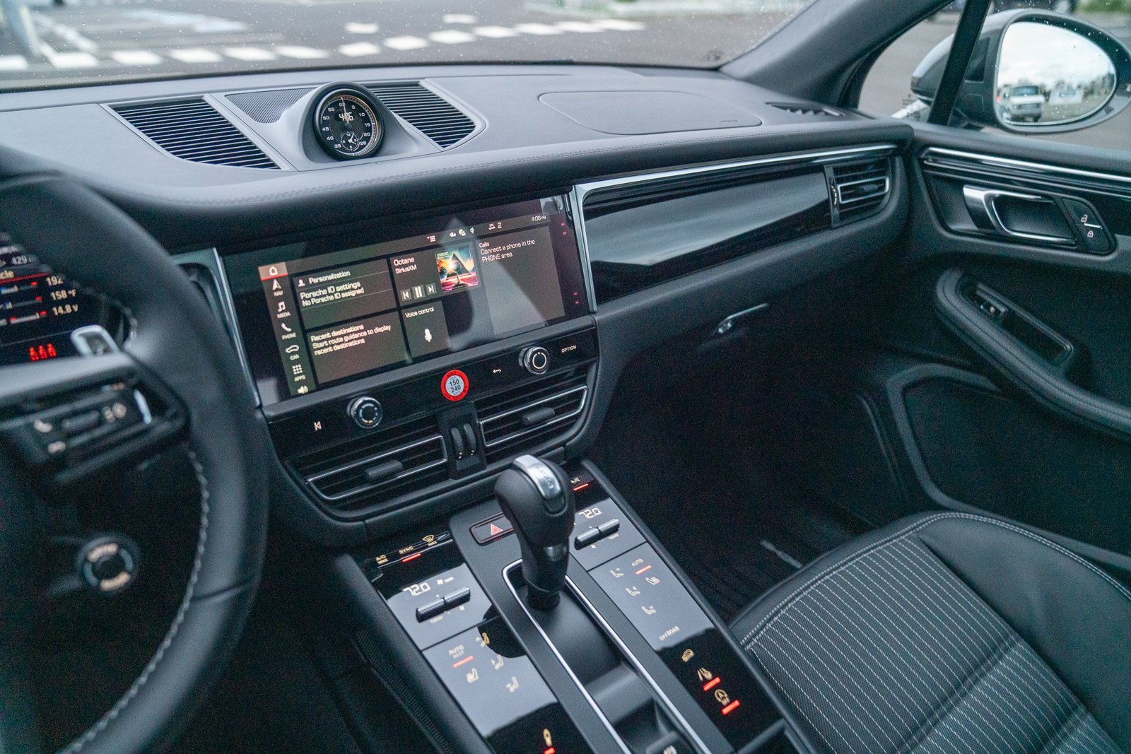 Certified 2026 Porsche Macan Turbo AWD/4WD image 17