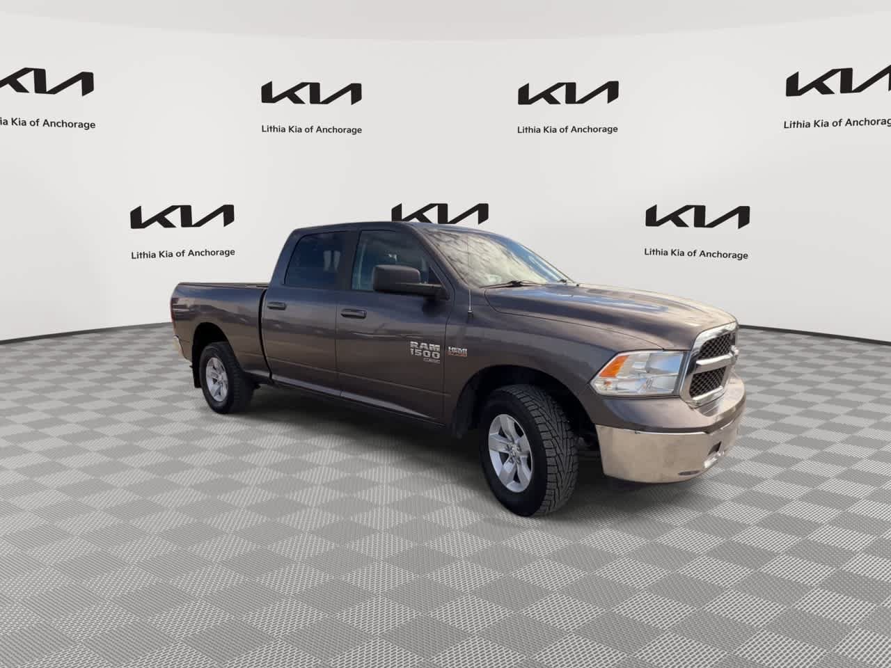 Used 2019 RAM 1500 Classic SLT AWD/4WD image 2