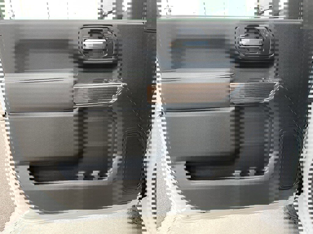 Used 2024 Chevrolet Silverado 2500 LT w/ Convenience Package image 5