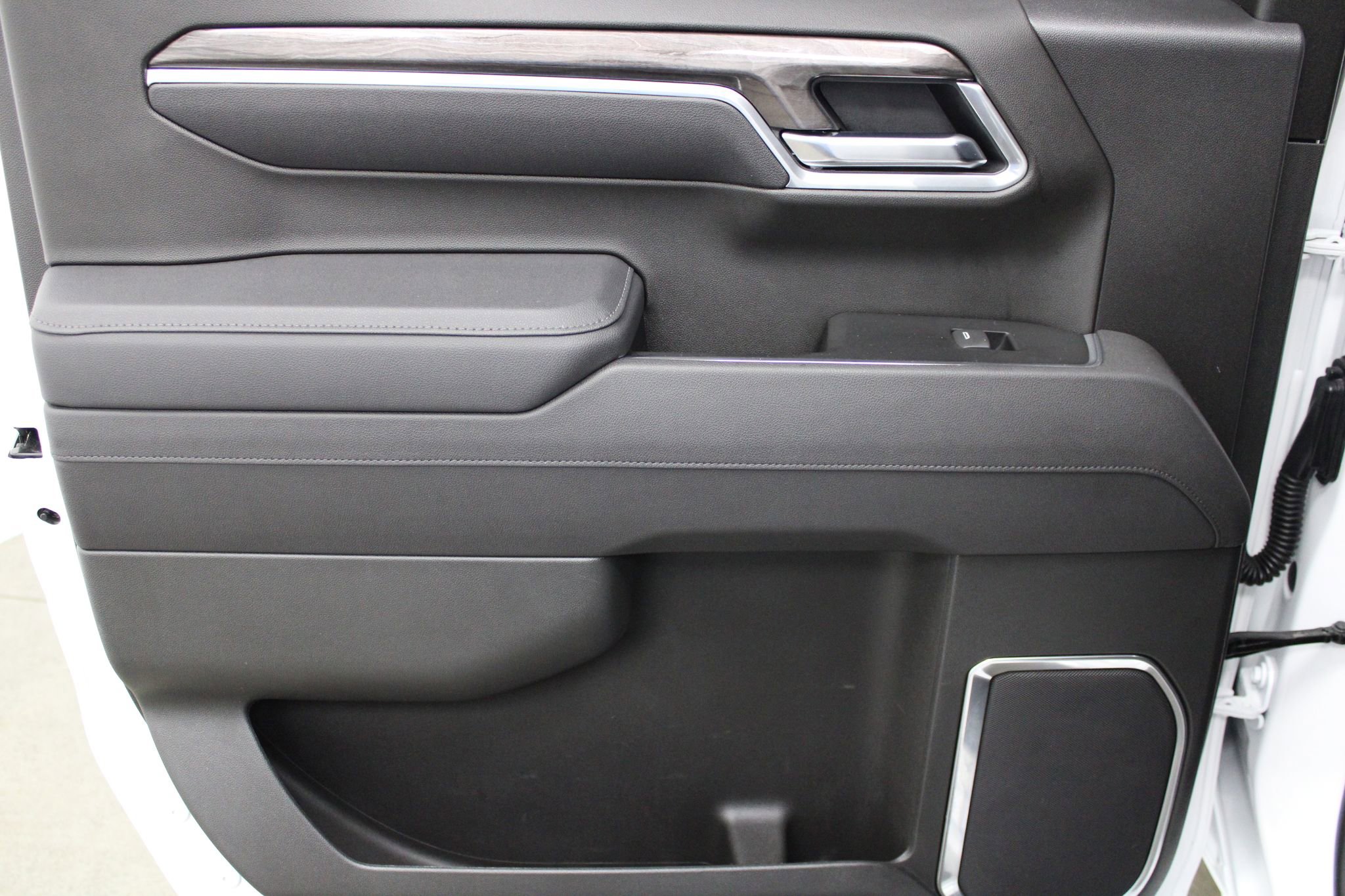 Used 2025 Chevrolet Silverado 1500 LTZ image 17