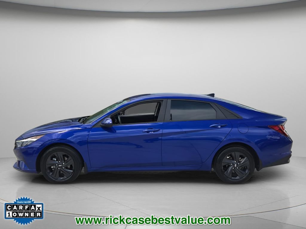 Used 2023 Hyundai Elantra SEL w/ Cargo Package FWD image 3
