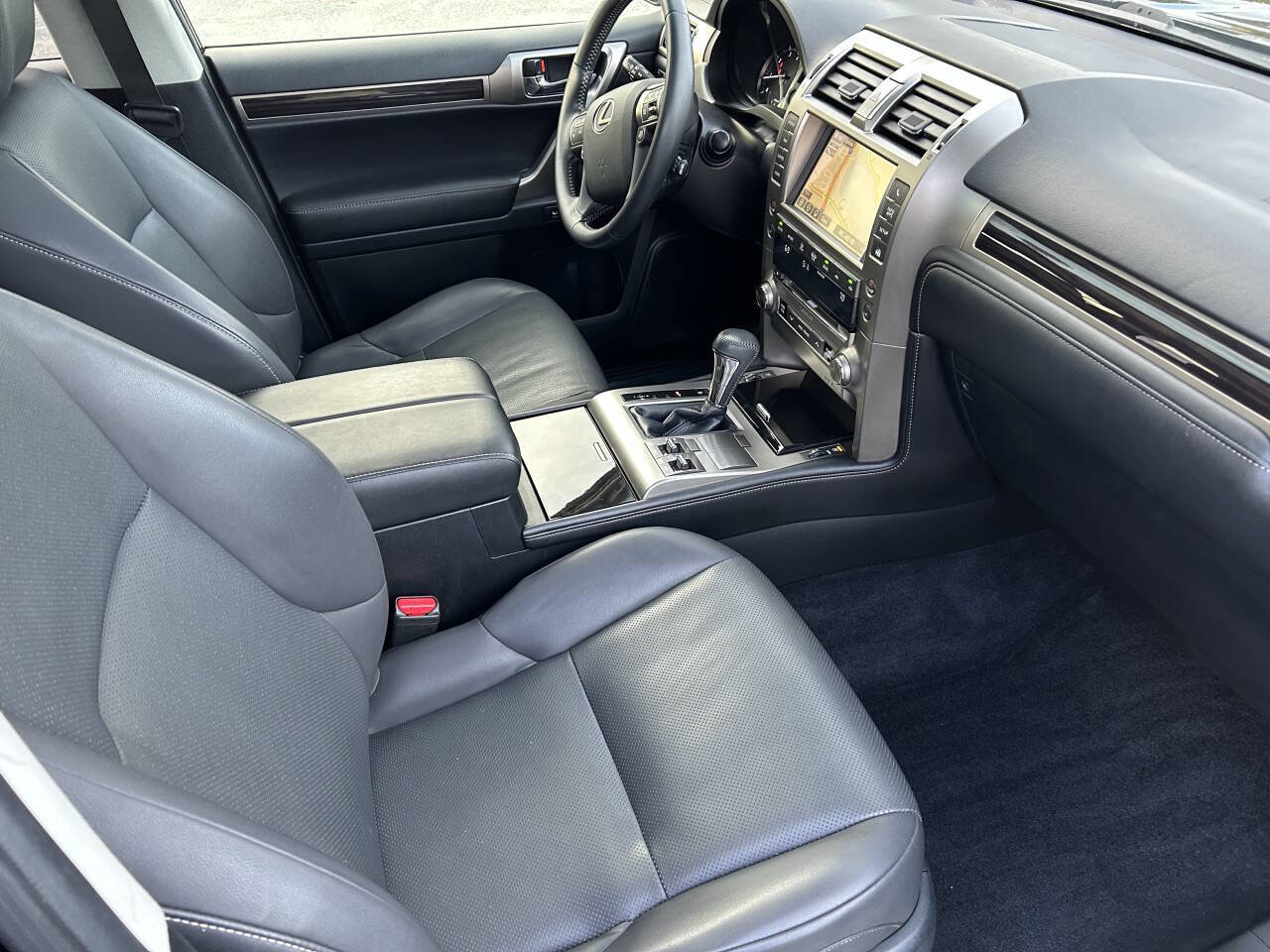 Used 2018 Lexus GX 460 image 37