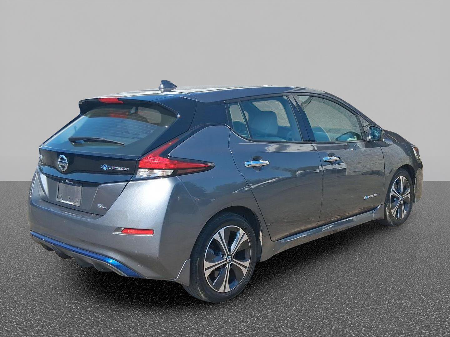 Used 2018 Nissan Leaf SL w/ SL Technology Package FWD image 4