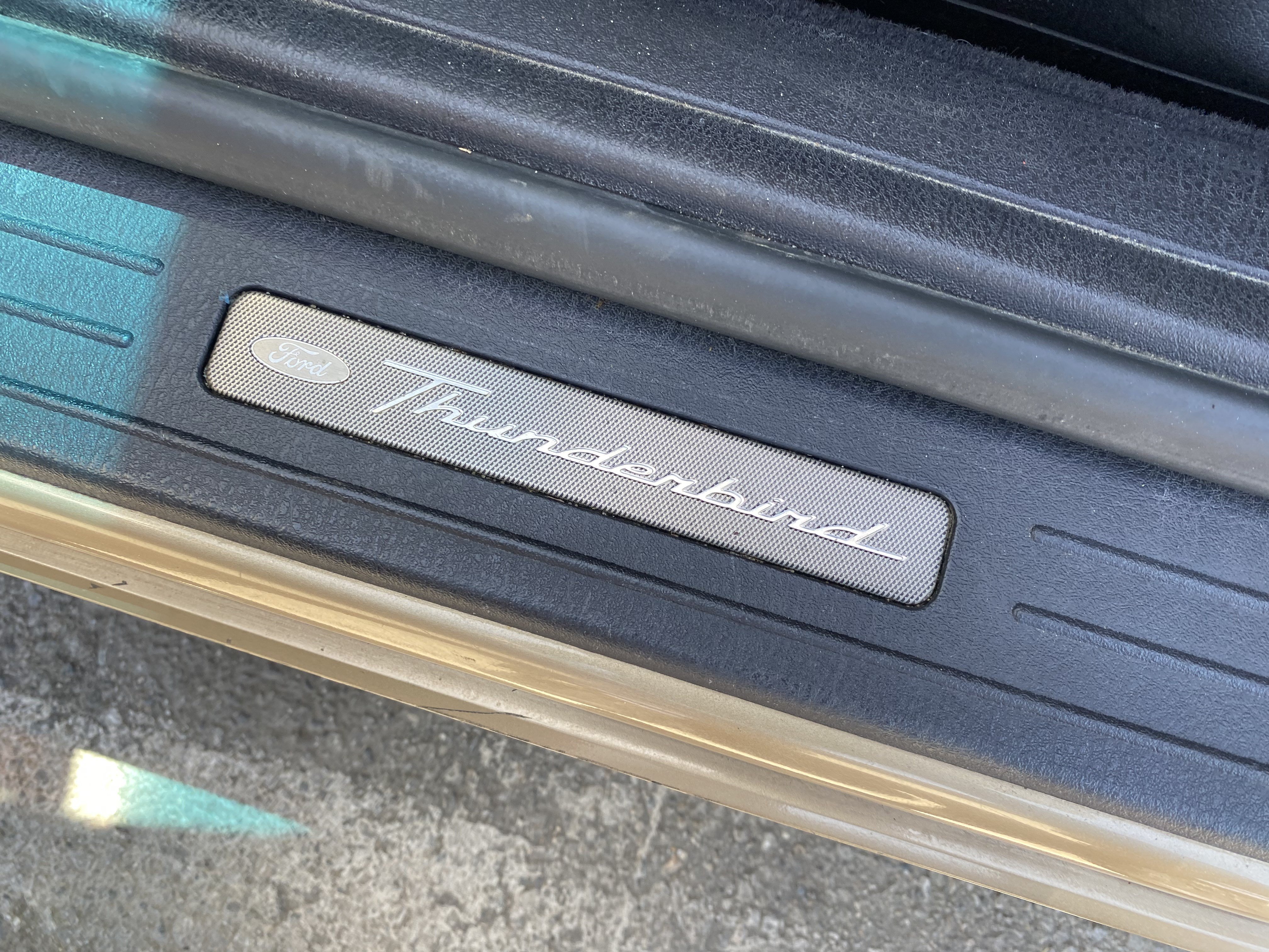 Used 2005 Ford Thunderbird RWD image 12