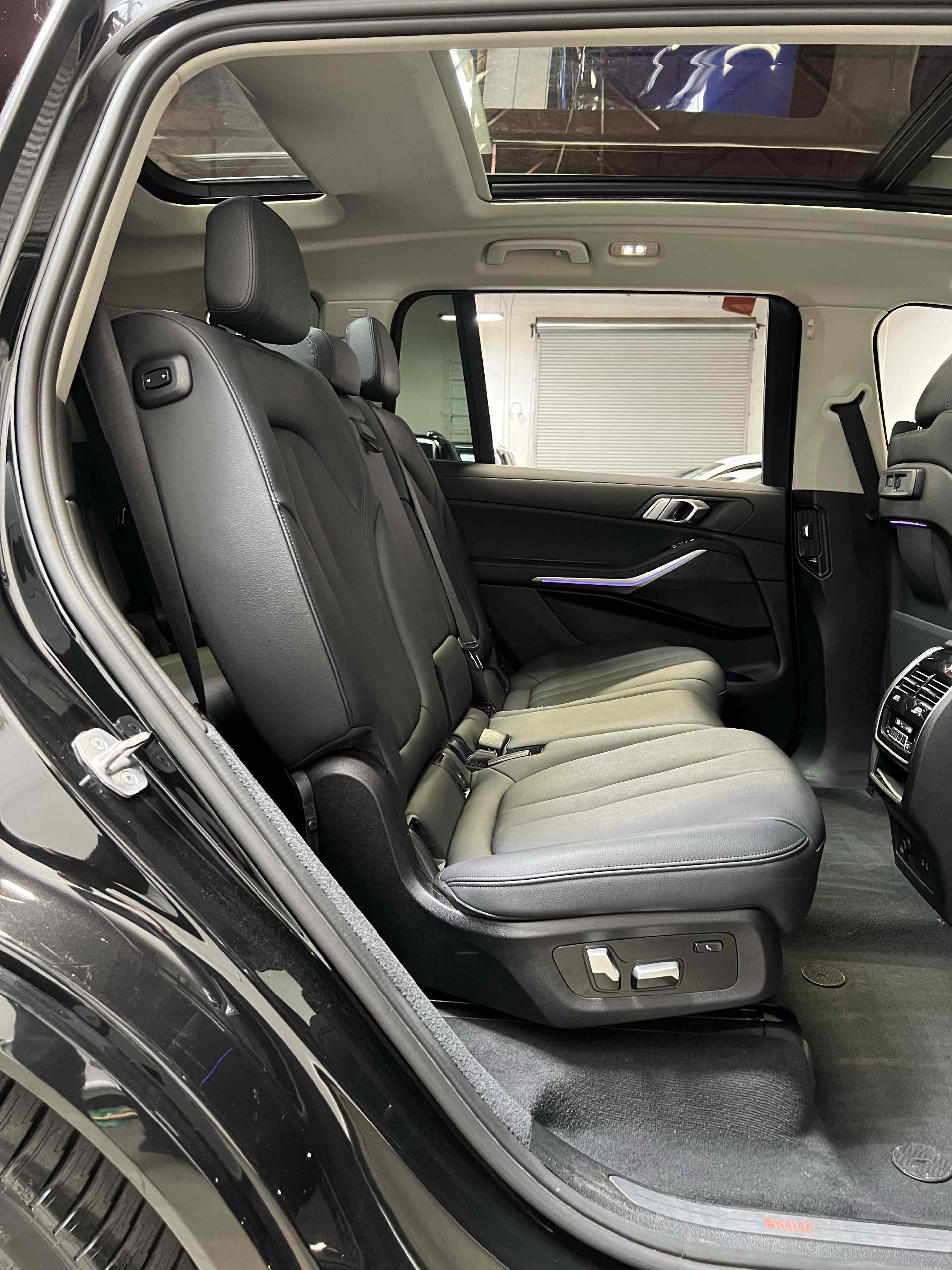 Used 2022 BMW X7 xDrive40i w/ Premium Package AWD/4WD image 38