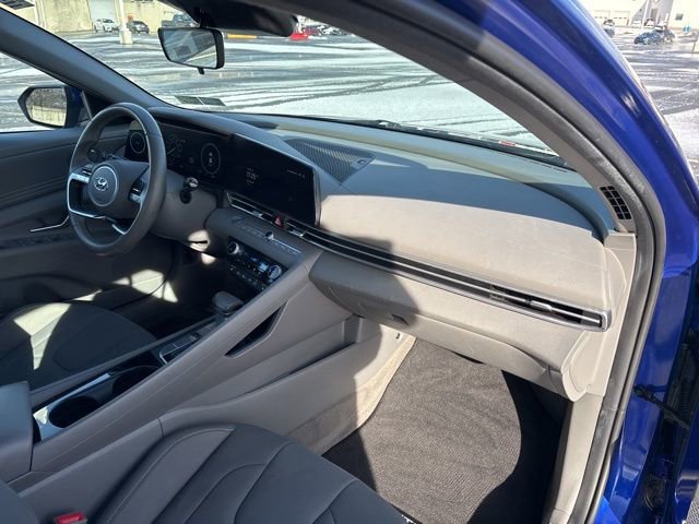 Used 2023 Hyundai Elantra SEL w/ Convenience Package image 11
