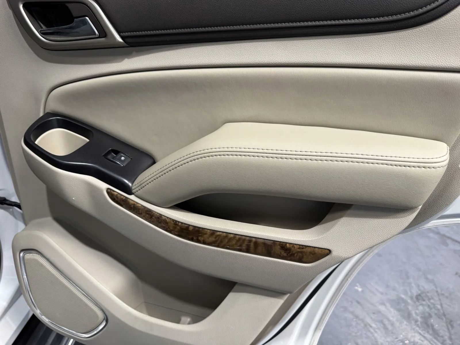 Used 2016 GMC Yukon Denali w/ Open Road Package AWD/4WD image 9