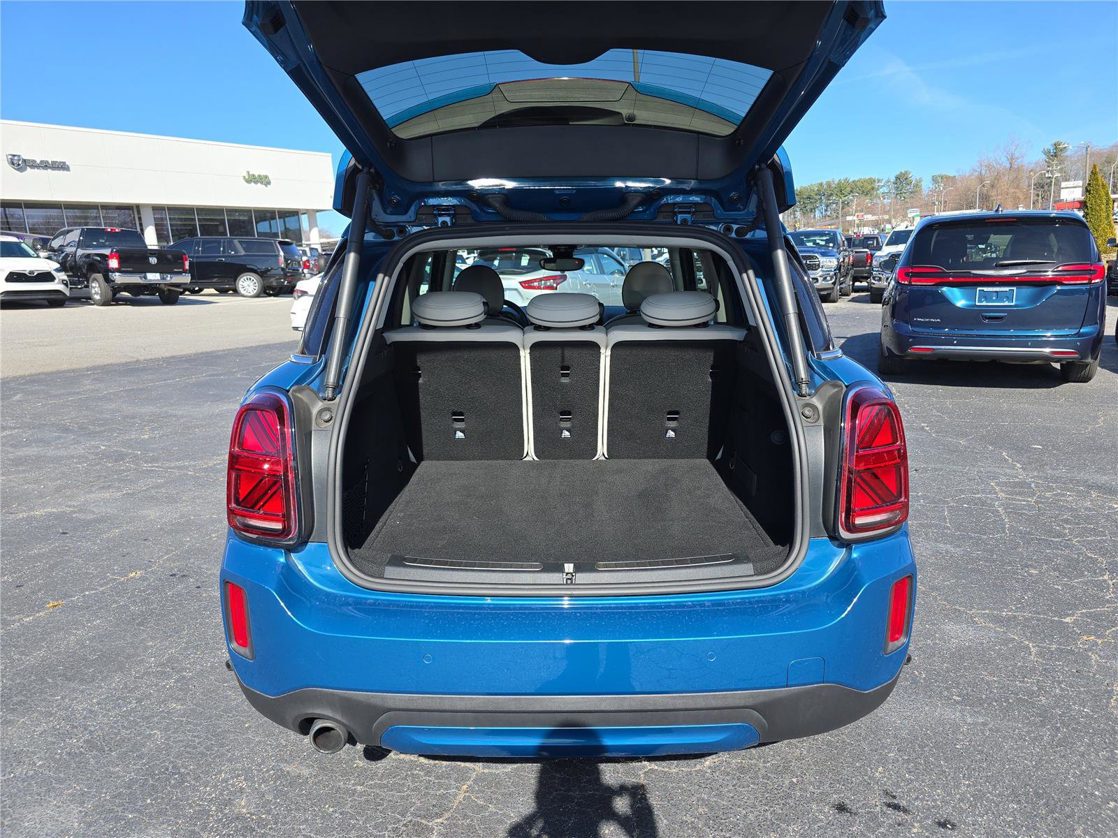 Used 2021 MINI Cooper Countryman SE w/ Premium Package image 5